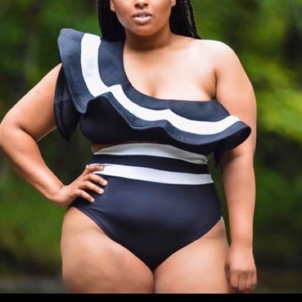 LAST 1 🌺NEW ITEM! OFF SHOULDER SWIMSUIT SET - Picture 8 of 8